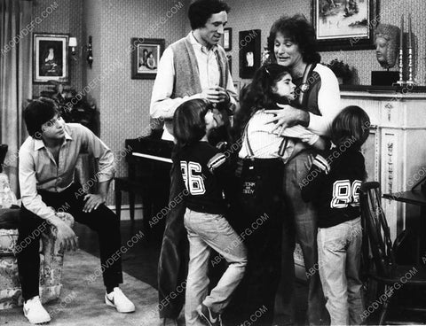 Shane Keller Robin Williams and cast TV Out of the Blue 9150-13