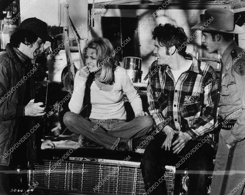 Steven Spielberg Goldie Hawn Michael Sacks film The Sugarland Express 9264-6