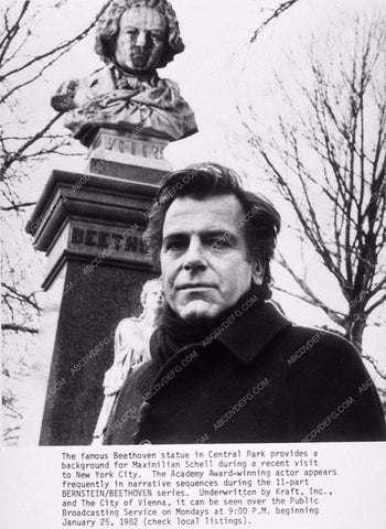 Maximilian Schell at Beethoven statue news photo 9412-11