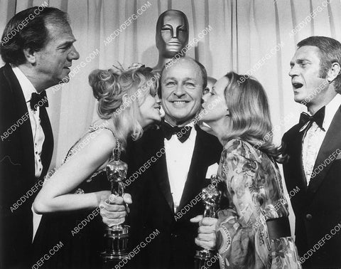 Karl Malden Goldie Hawn Jeanne Moreau Steve McQueen at Academy Awards 9491-30