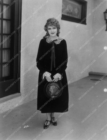 Mary Pickford beautiful full length portrait at home 9517-01