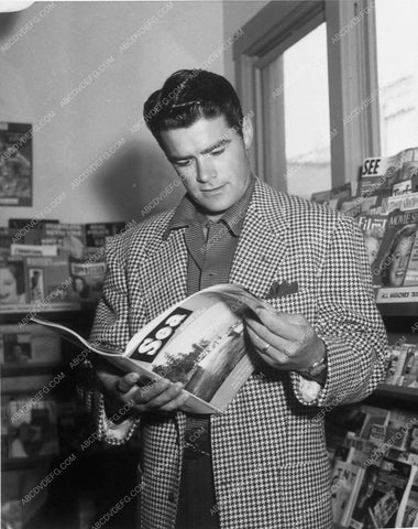 Jeff Richards at MGM Studios news stand 9517-26