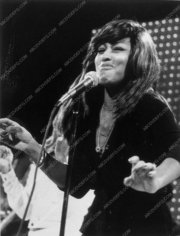 music legend Tina Turner groovin' it up 9808-30