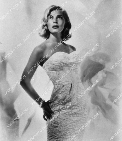 Lizabeth Scott in white strapless dress 9890-16