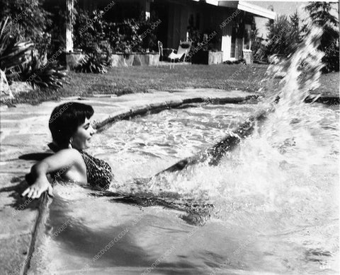 Elizabeth Taylor 9909-13