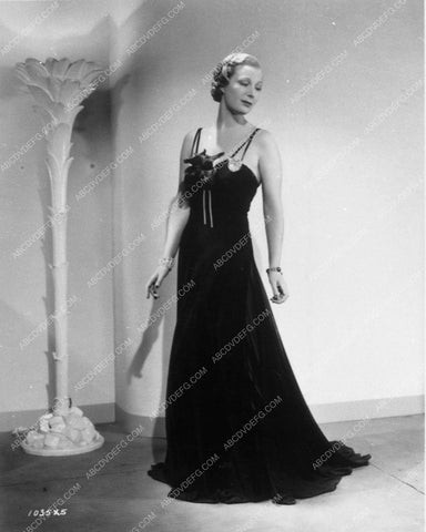 Binnie Barnes full length fashion portrait 9981-15
