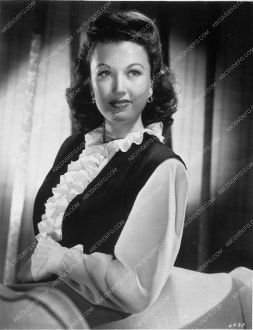 Ginny Sims portrait 9981-21
