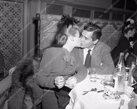 1942 Oscars Lucille Ball Desi Arnaz kissing at Academy Awards aa1942-25