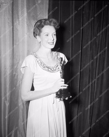 1946 Oscars Deborah Kerr and statue Academy Awards aa1946-14</br>Los Angeles Newspaper press pit reprints from original 4x5 negatives for Academy Awards.