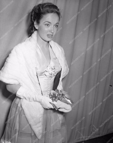1947 Oscars Anne Revere backstage Academy Awards aa1947-25</br>Los Angeles Newspaper press pit reprints from original 4x5 negatives for Academy Awards.