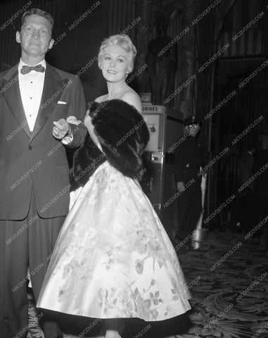 1955 Oscars Kim Novak arriving Academy Awards aa1955-13</br>Los Angeles Newspaper press pit reprints from original 4x5 negatives for Academy Awards.