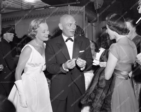 1956 Oscars Virginia Gilmore Yul Brynner Academy Awards aa1956-25</br>Los Angeles Newspaper press pit reprints from original 4x5 negatives for Academy Awards.