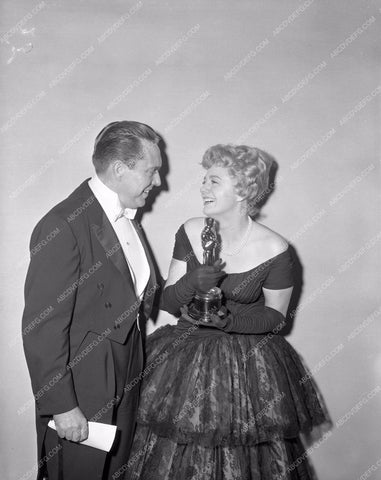 1959 Oscars Edmond O'Brien Shelley Winters Academy Awards aa1959-50</br>Los Angeles Newspaper press pit reprints from original 4x5 negatives for Academy Awards.