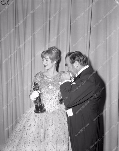 1960 Oscars Shirley Jones Hugh Griffith Academy Awards aa1960-26