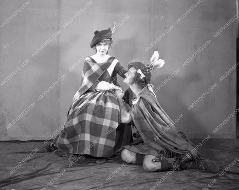 Lillian Gish Norman Kerry silent film Annie Laurie anilau-07