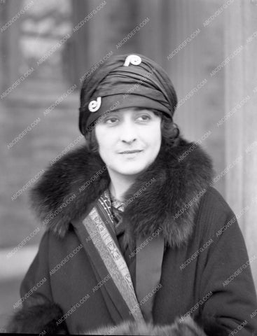 Clara Kimball Young closeup fur collar and head wrap cky810-02