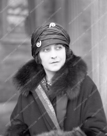 Clara Kimball Young closeup fur collar and heaqd wrap cky810-04