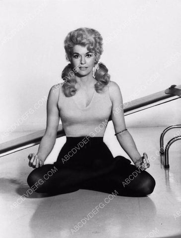 Donna Douglas in leotards getting ready for workout 8b20-0185