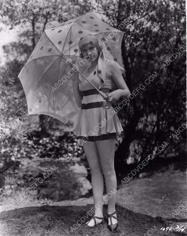 silent star Esther Ralston with parasol in summer fashion 8b20-0228