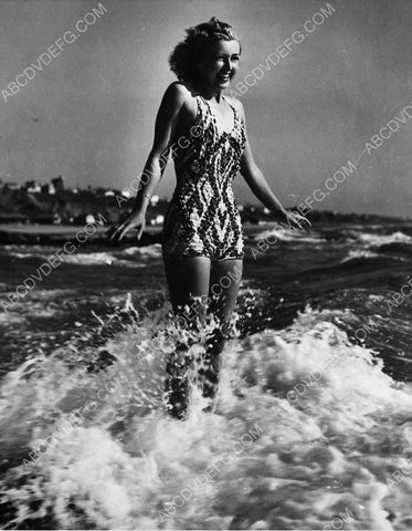 darling Evelyn Knapp feels the first rush of the water at the beach 8b20-0237