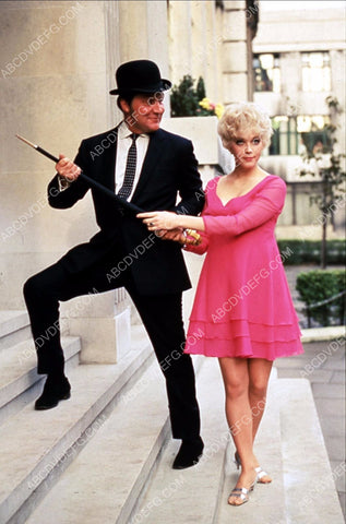 Linda Thorson Patrick Macnee TV The Avengers 8b20-0389