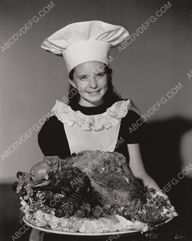 Margaret O'Brien presents a lovely Thanksgiving Turkey Dinner 8b20-0426