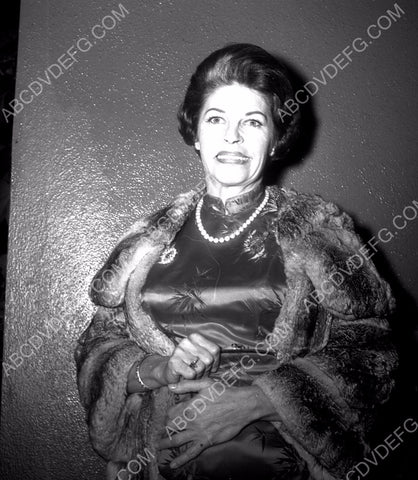 Martha Raye arriving at some public function 8b20-0444