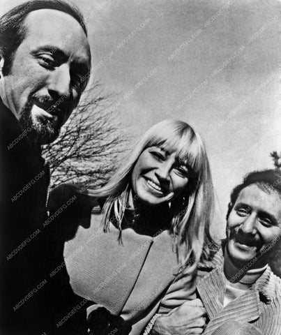 Peter Paul & Mary Travers portrait 8b20-0459