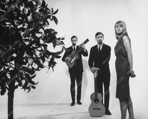 Peter Paul & Mary Travers portrait 8b20-0460