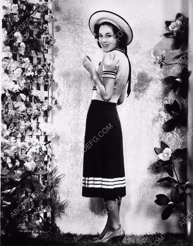 springtime Maureen O'Sullivan portrait 8b20-0475