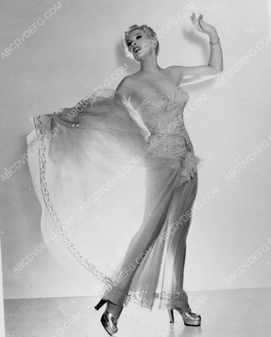 Ilona Massey singing and dancing pic 8b20-0566