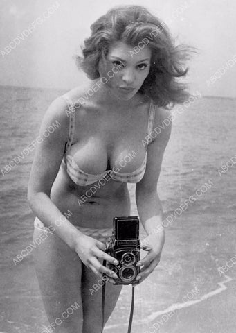 busty babe Sylvia Sorrente in bikini at the beach w her camera 8b20-0630
