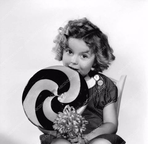 Shirley Temple enjoys giant lollipop film Bright Eyes 8b20-0708