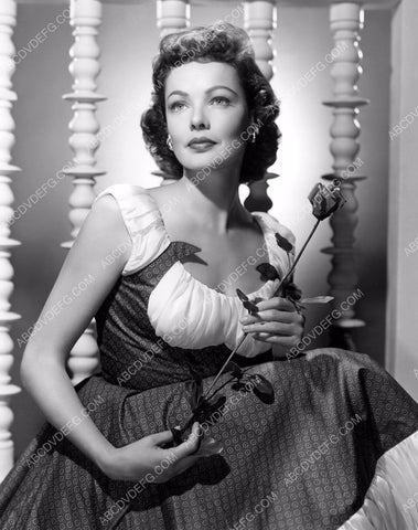 Gene Tierney with rose portrait 8b20-0721