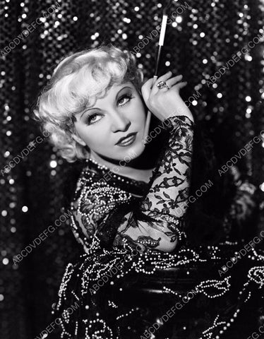 Mae West portrait 8b20-0779