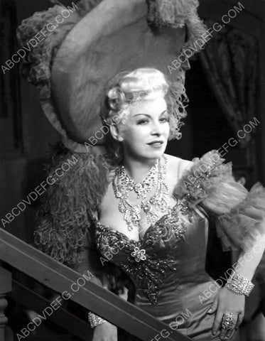 Mae West portrait 8b20-0780