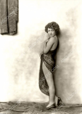 Dorothy Sebastian super sexy outfit portrait 8b20-0891
