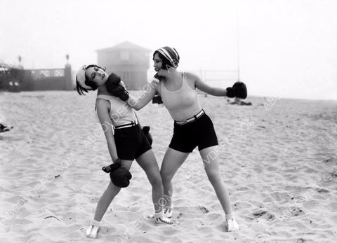boxing Joan Crawford Dorothy Sebastian on the beach 8b20-0895