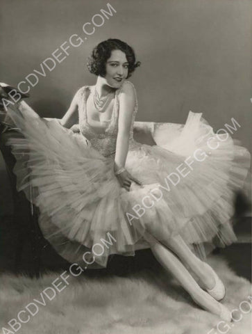chaise lounge portrait Dorothy Sebastian 8b20-0915
