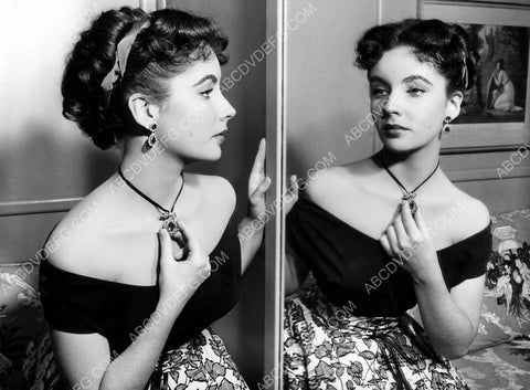 Elizabeth Taylor in the mirror film A Date with Judy 8b20-0934