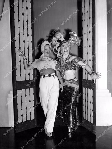Mickey Rooney meets Carmen Miranda while in drag to look like her 8b20-10004