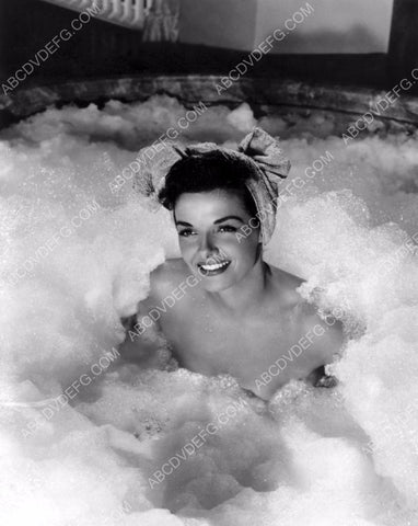 gorgeous Jane Russell in a bubble bath film The French Line 8b20-10021