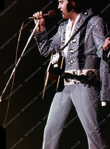 Elvis Presley live on stage 8b20-10151