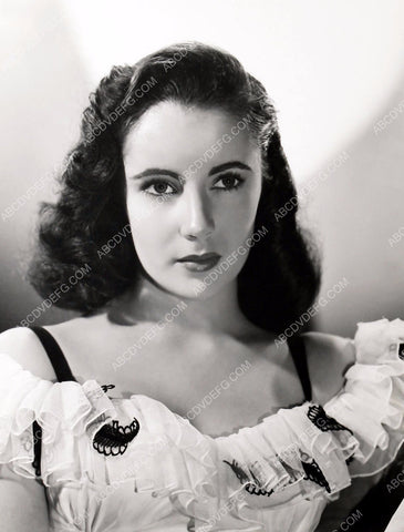 young Elizabeth Taylor portrait 8b20-1023