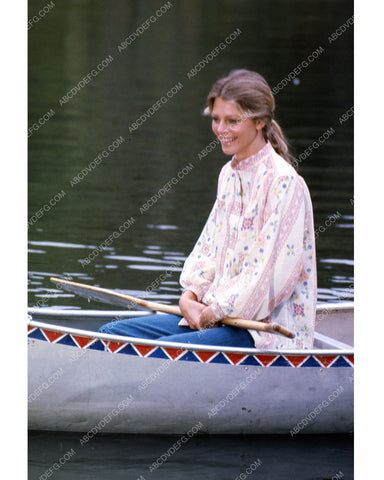 Lindsay Wagner in a canoe TV The Bionic Woman 8b20-10240