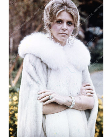Lindsay Wagner in white fur 8b20-10282