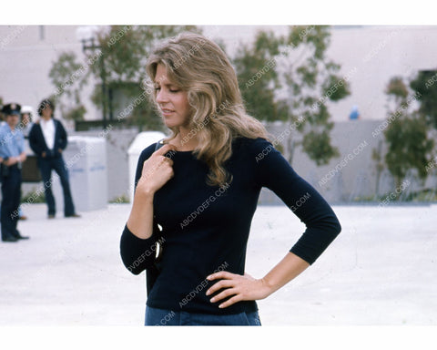 Lindsay Wagner outdoors pic 8b20-10289