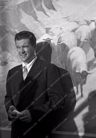 candid Dennis Morgan in front of a painting 8b20-10336