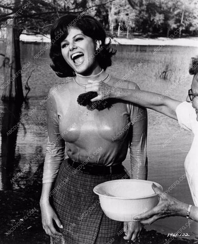 Claudia Cardinale gets her clothes all wet 8b20-10496