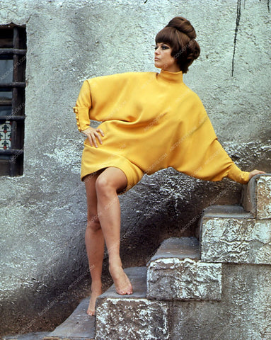Claudia Cardinale cool fashion portrait 8b20-10498